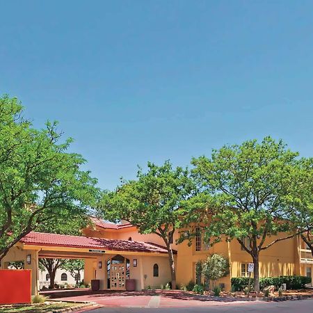 מלון Baymont By Wyndham Lubbock - Downtown Civic Center מראה חיצוני תמונה