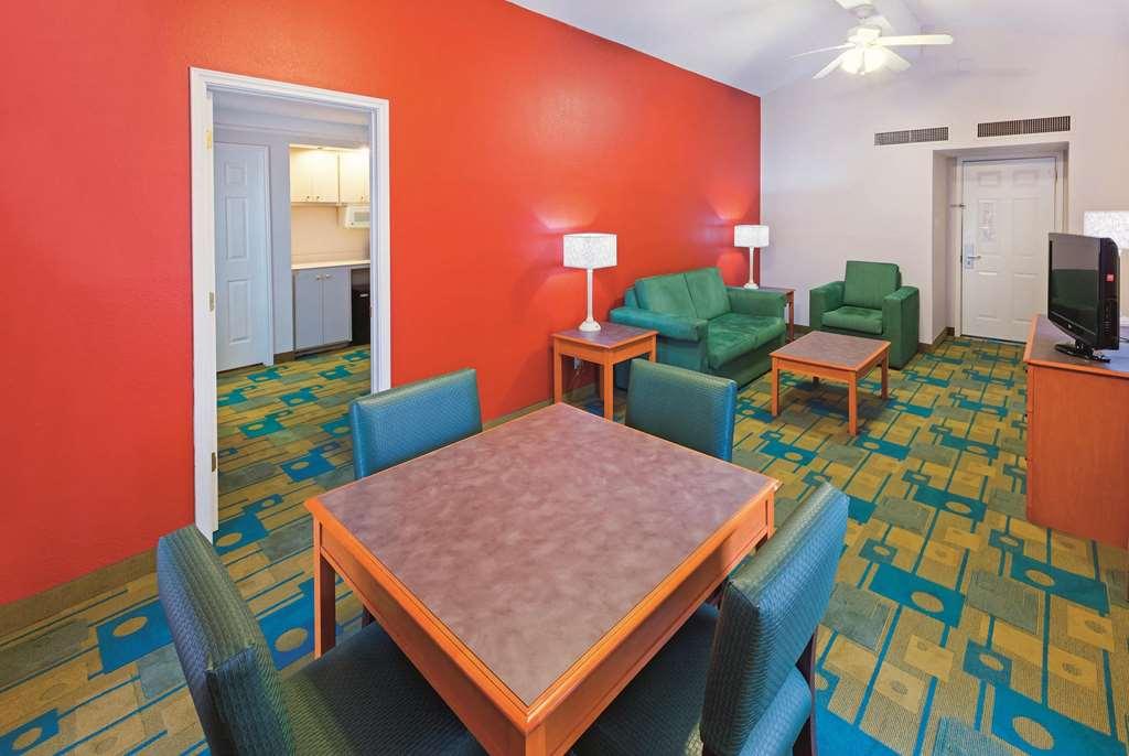 מלון Baymont By Wyndham Lubbock - Downtown Civic Center חדר תמונה